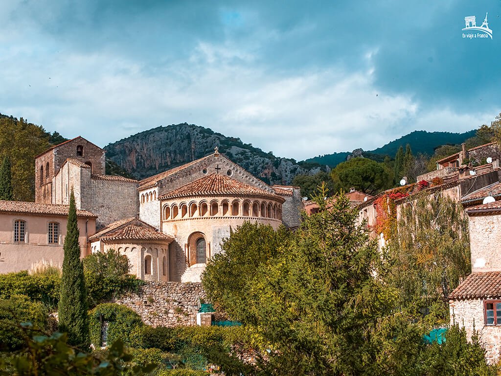 Abadía de Gellone en Saint-Guilhem-le-Désert, uno de los pueblos más bonitos de Occitania