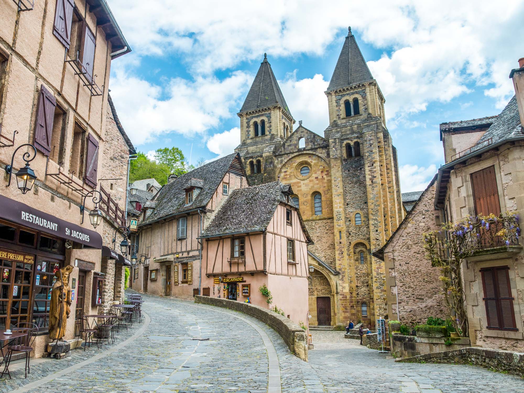 ▷ CONQUES, la joya medieval del Aveyron en el sur de Francia