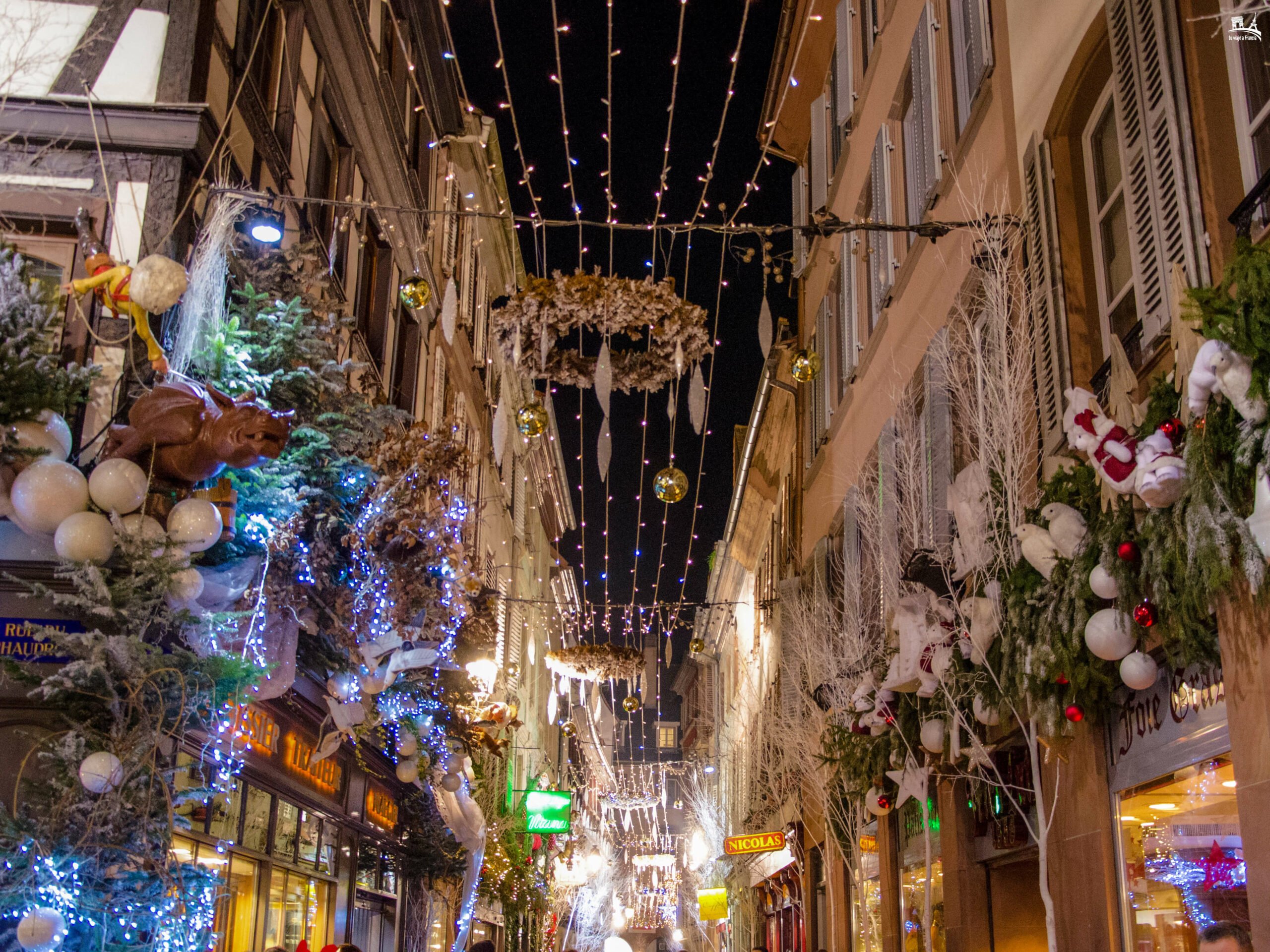 Luces de la Rue des Orfèvres de Estrasburgo, Alsacia en Navidad