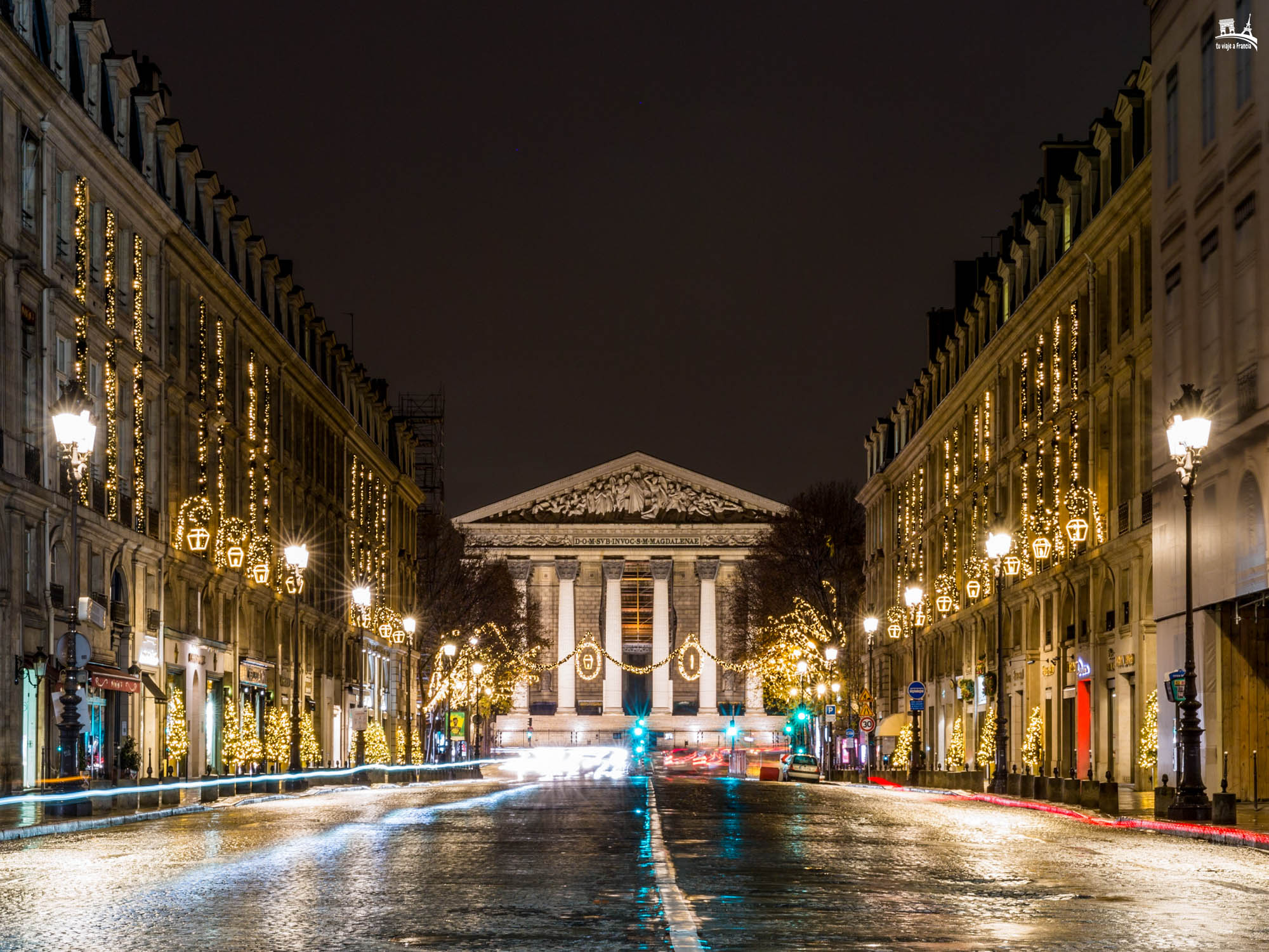 Iluminación navideña de la Rue Royale, París en Navidad