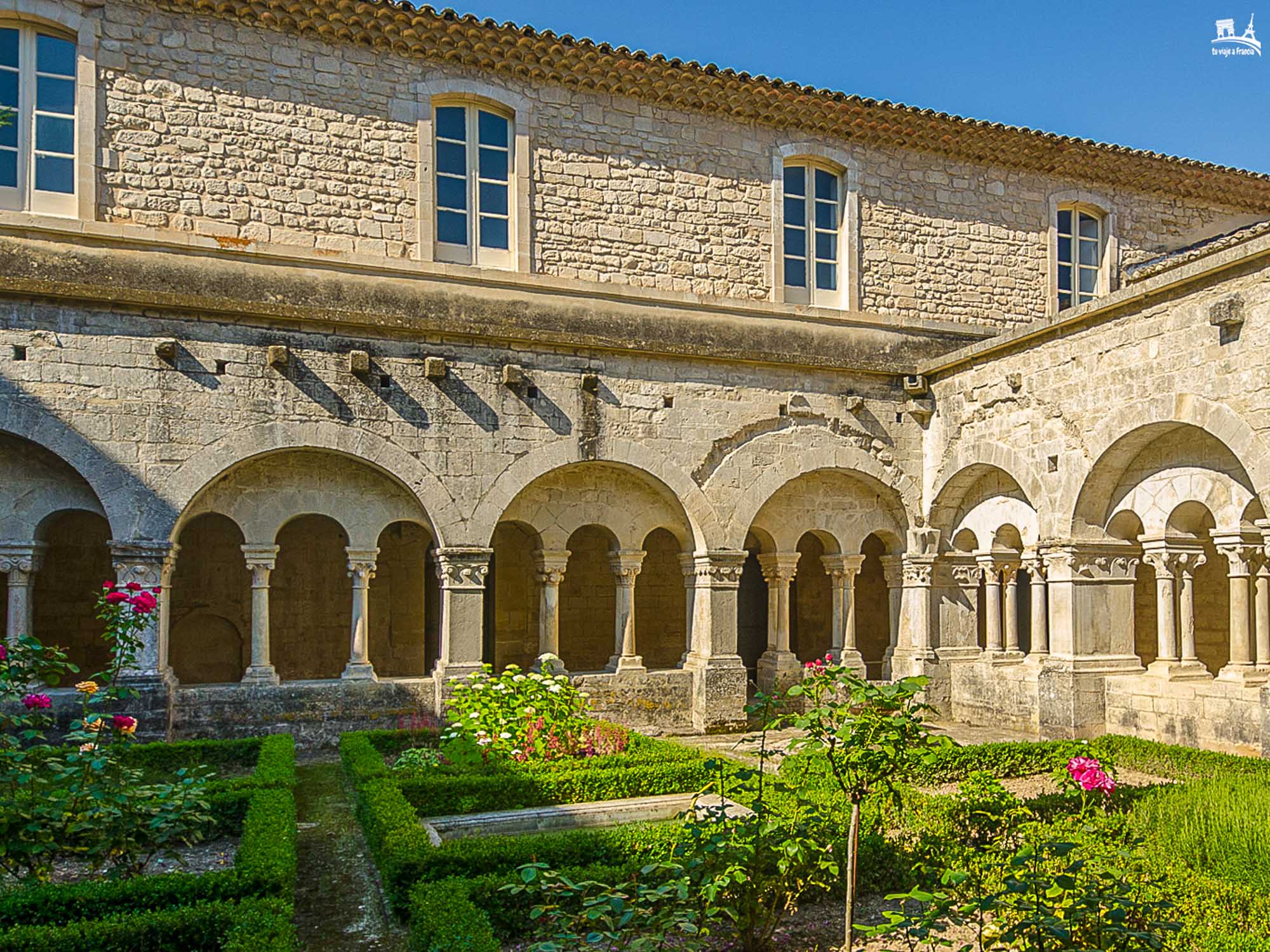 Claustro de la Abadía de Senanque, qué ver en la Provenza francesa
