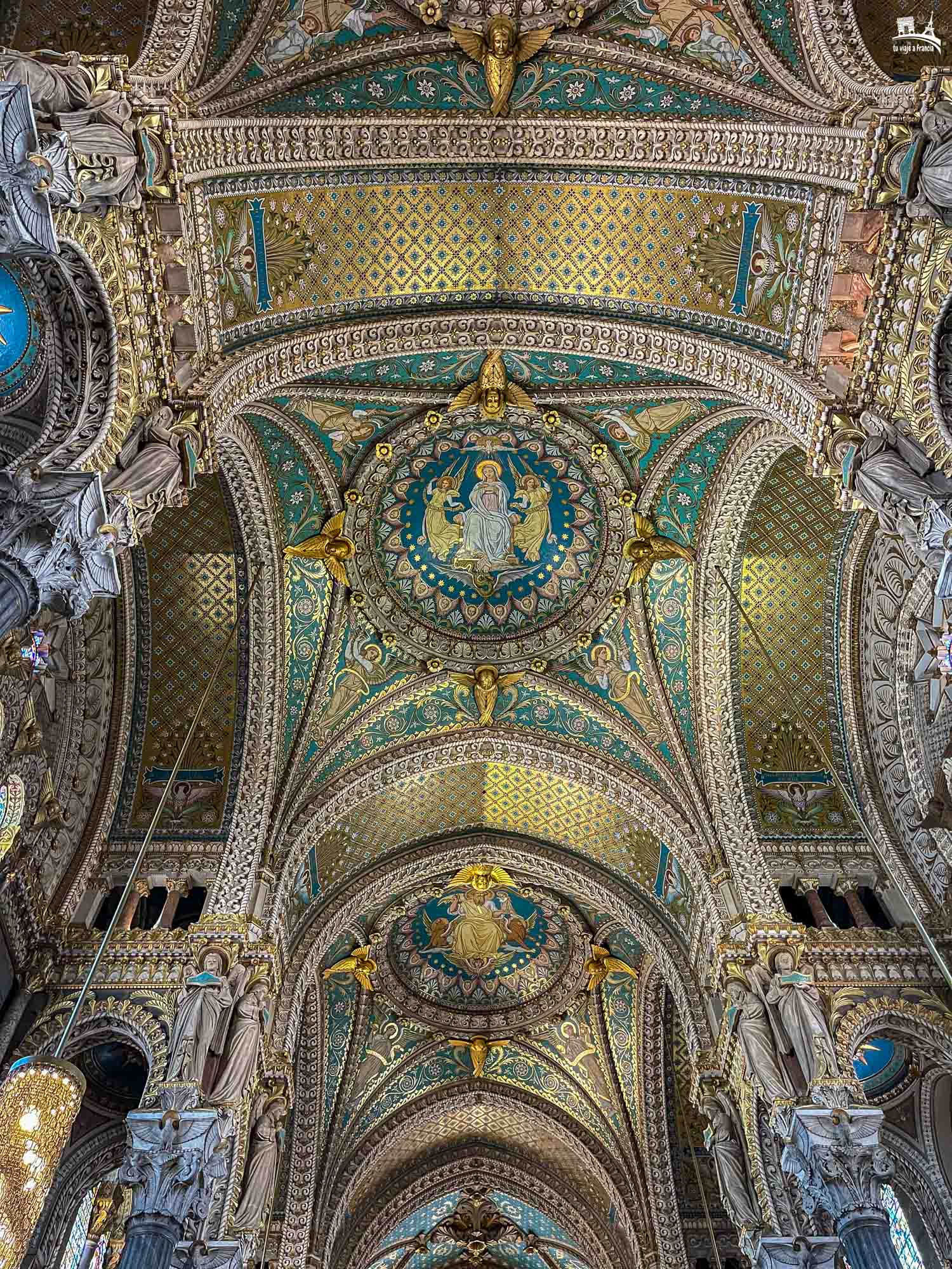 Cúpula del Interior de la Basílica de Notre-Dame de Fourvière Lyon