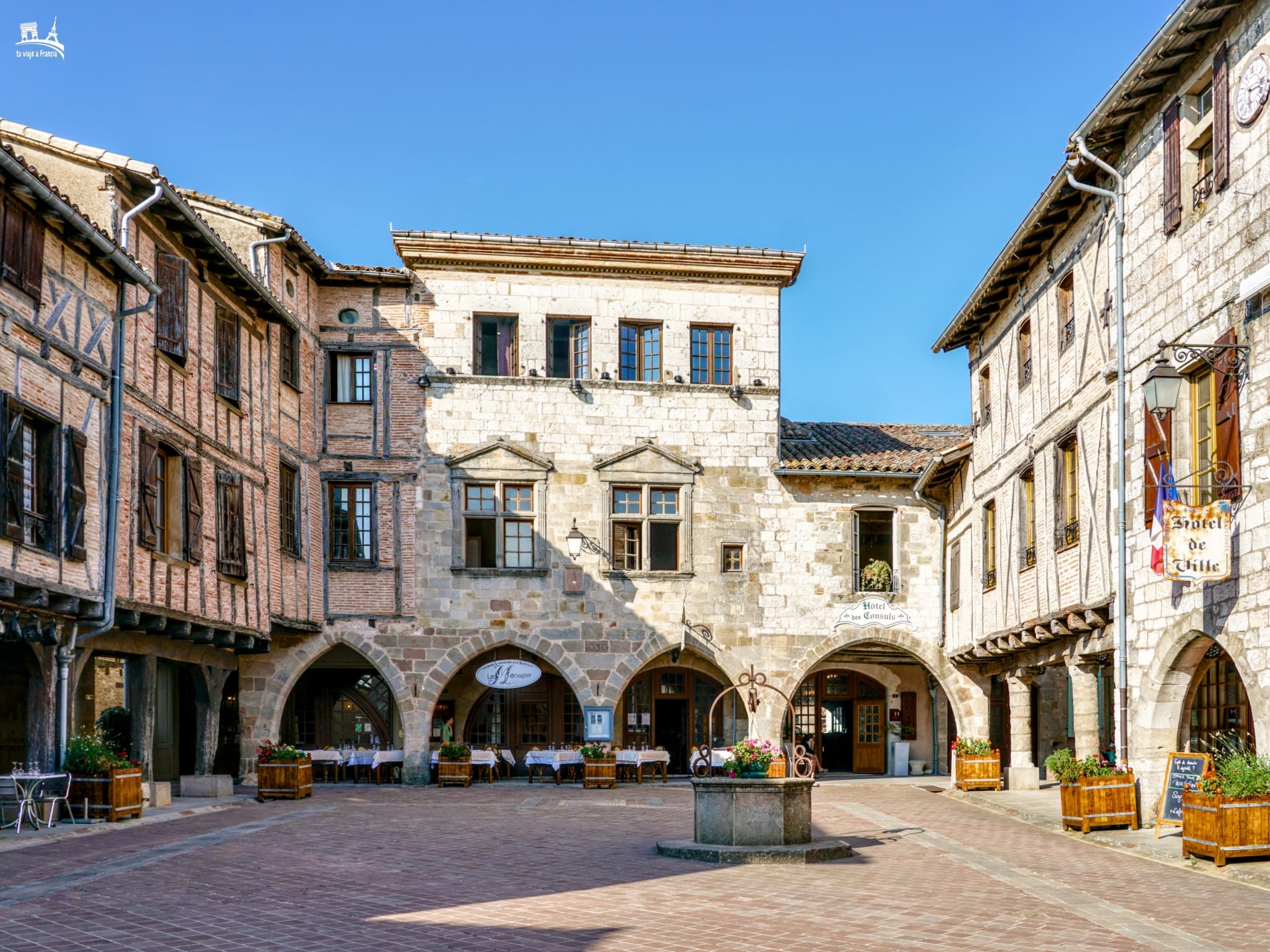 Place des Arcades de Castelnau-de-Montmiral - Pueblos bonitos cerca de Toulouse