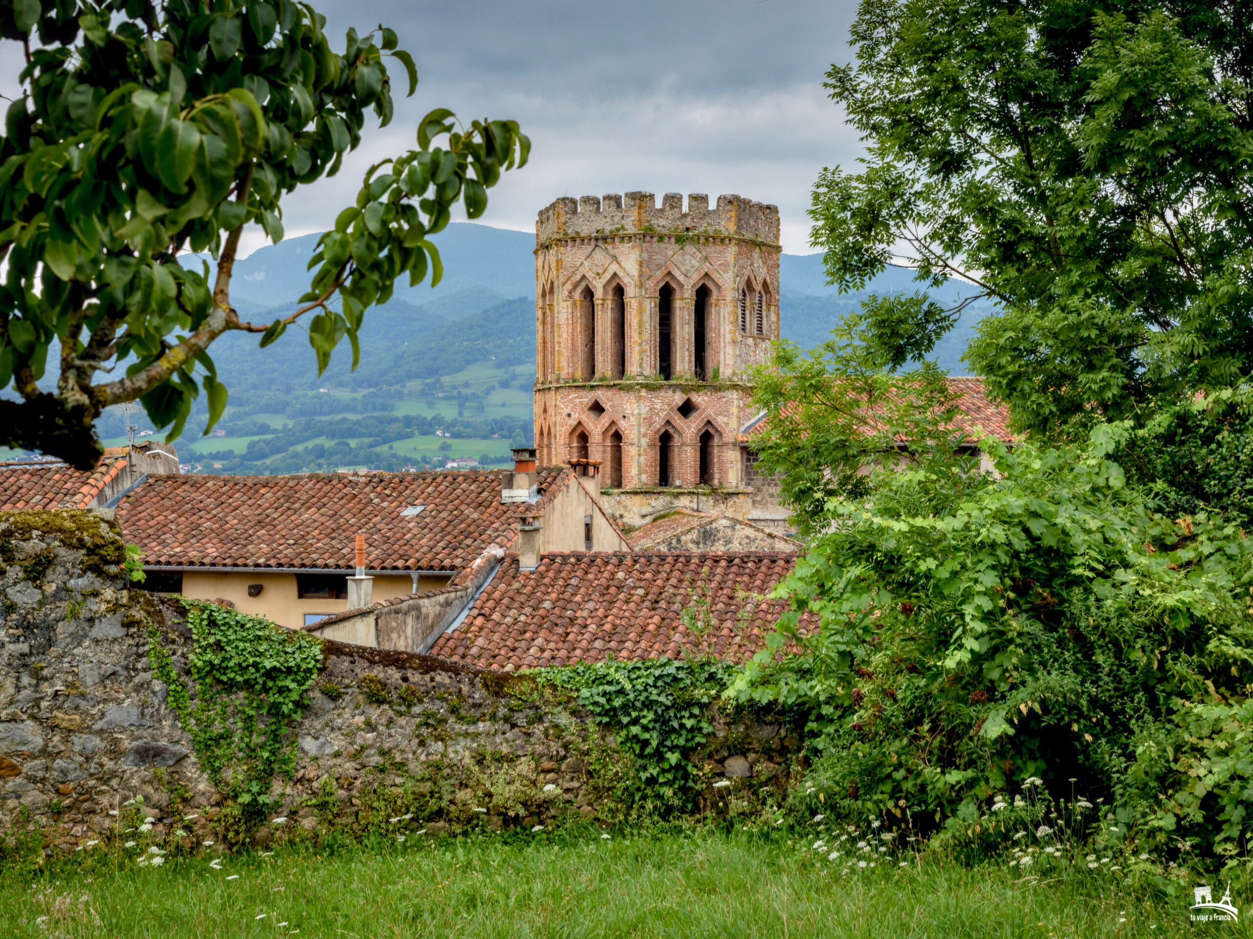 Torre de la Catedral de Saint-Lizier - Pueblos bonitos cerca de Toulouse