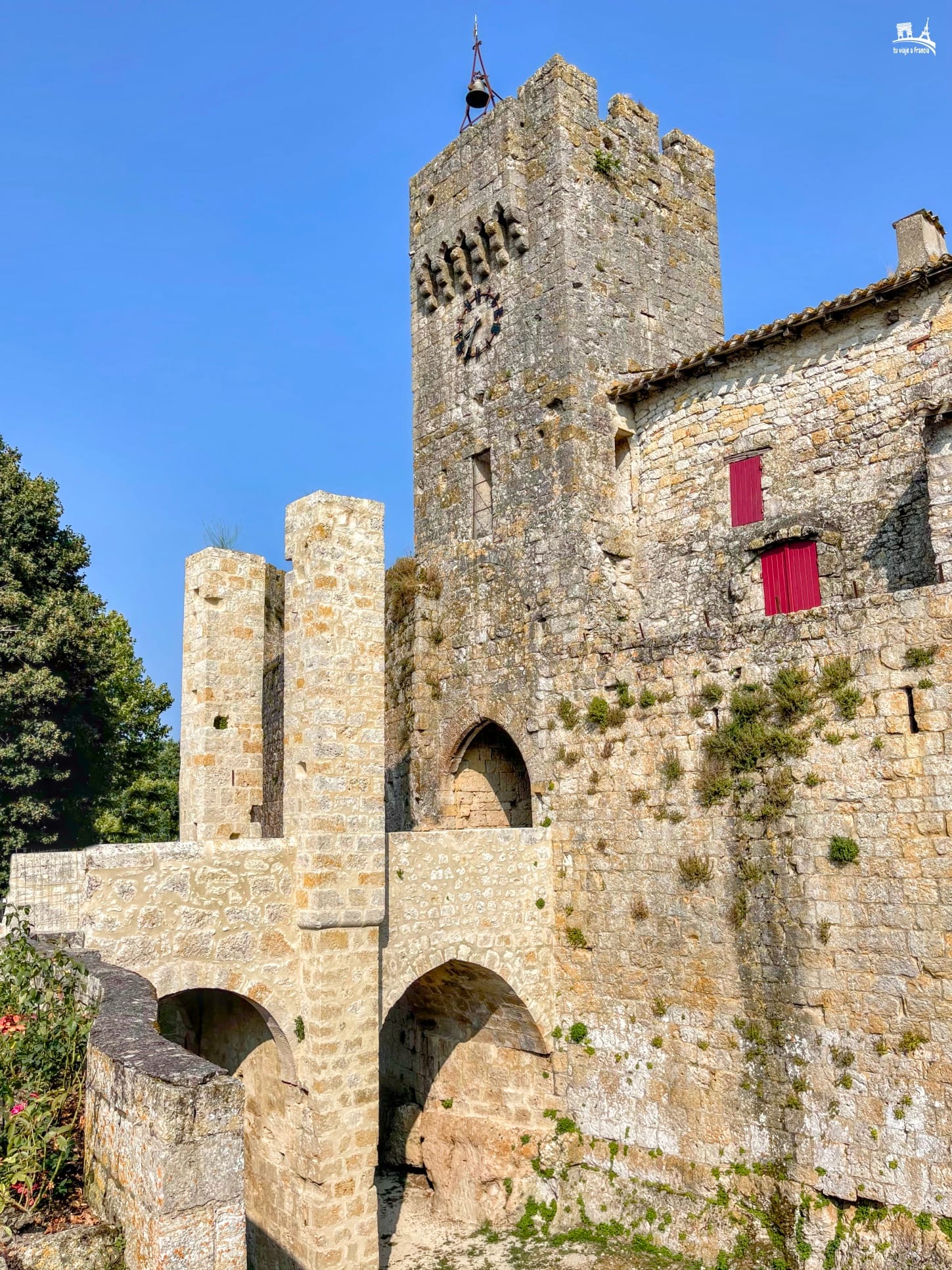 Entrada al recinto fortificado de Larressingle - Suroeste de Francia
