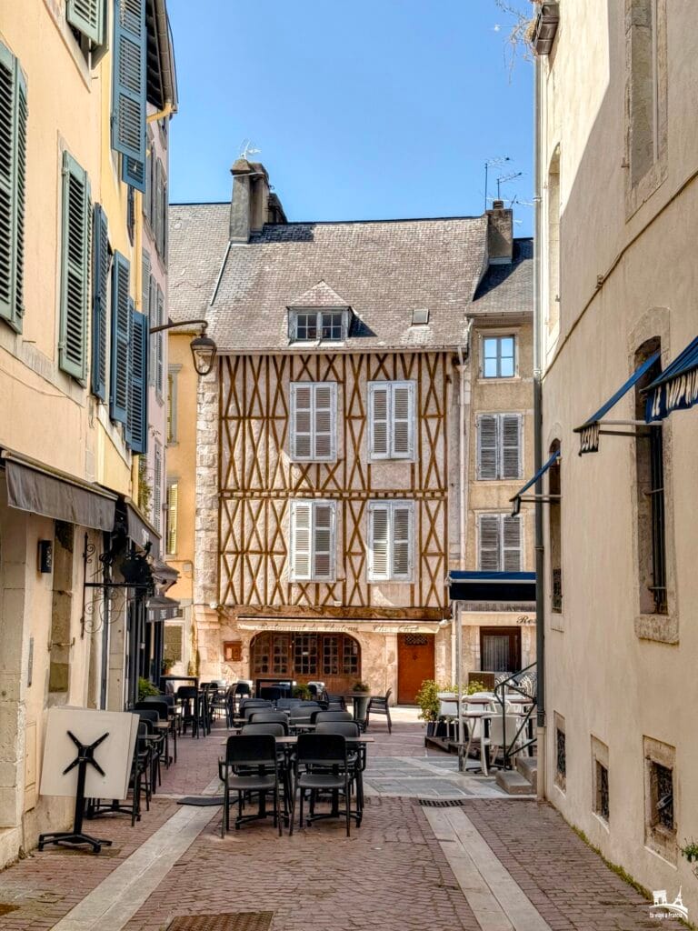 Barrio del Castillo de Pau