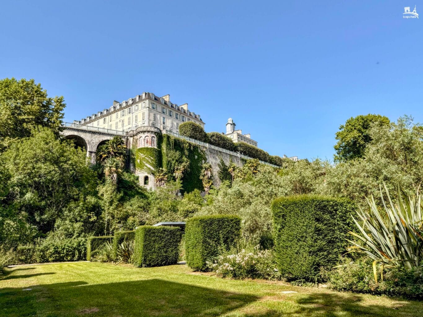 Jardines del Consejo Departamental de los Pirineos Atlánticos en Pau