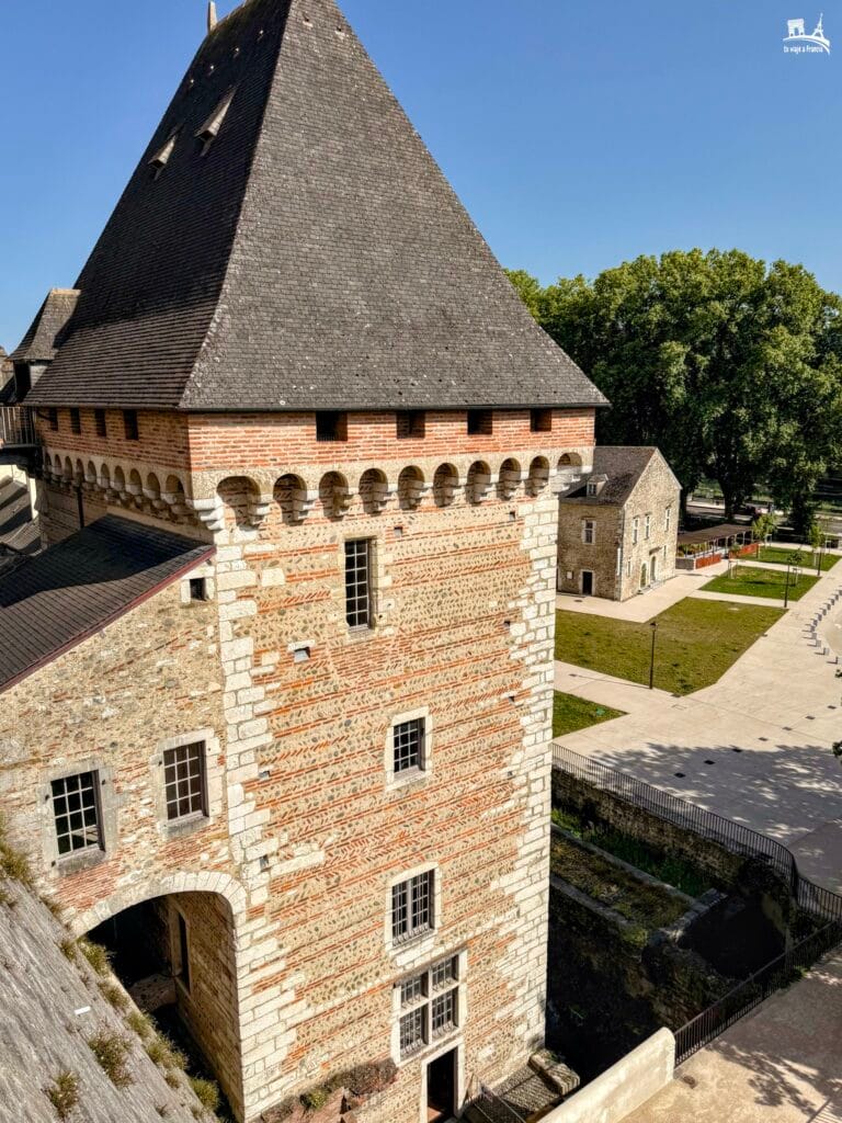 Torre de la Moneda en Pau