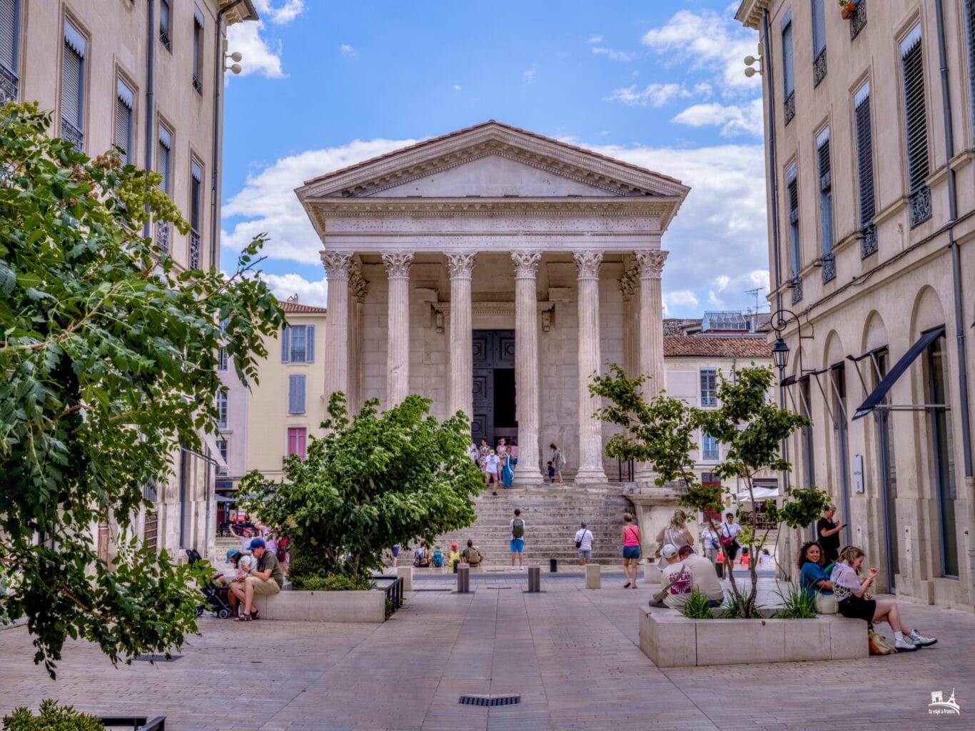 Fachada principal Maison Carrée Nimes