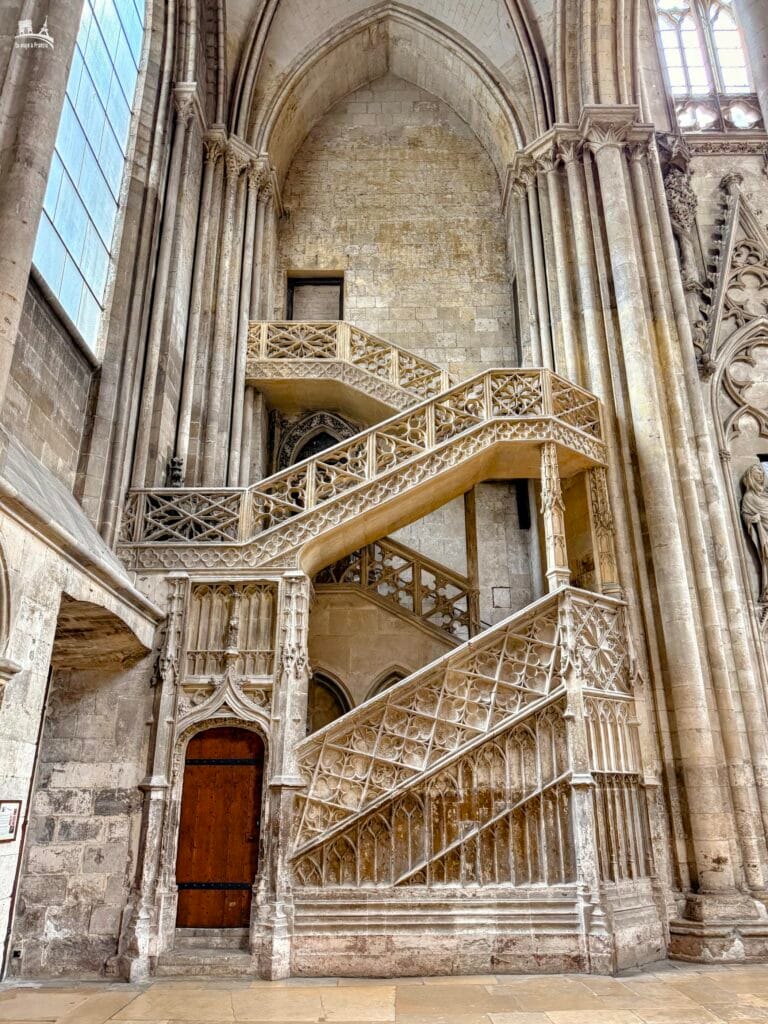 Escalera de los Libreros de la Catedral de Rouen